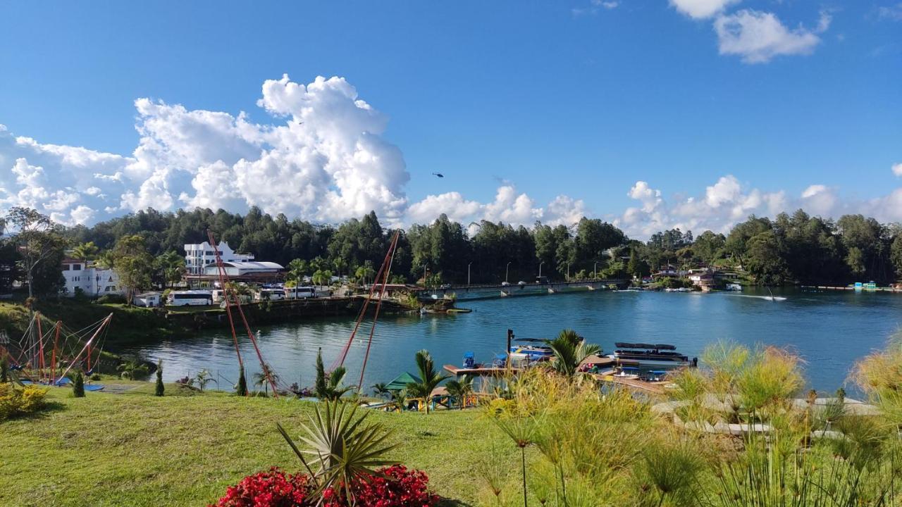 Hotel Aguas Abiertas Guatape Exterior photo