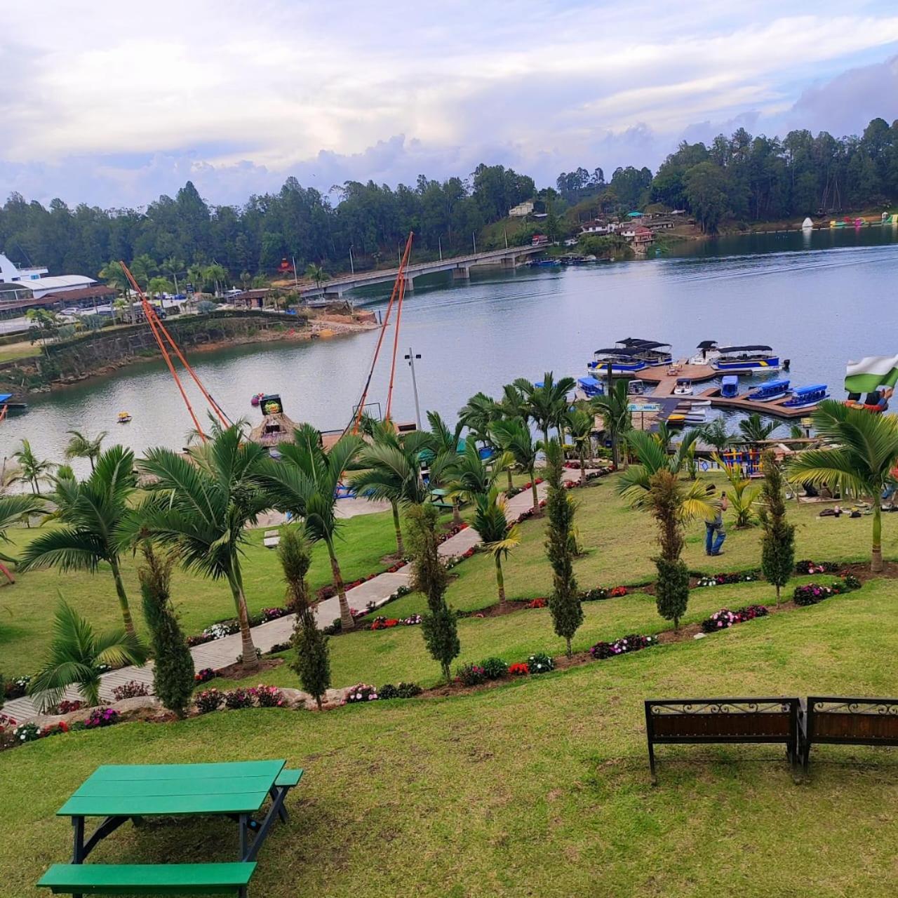 Hotel Aguas Abiertas Guatape Exterior photo